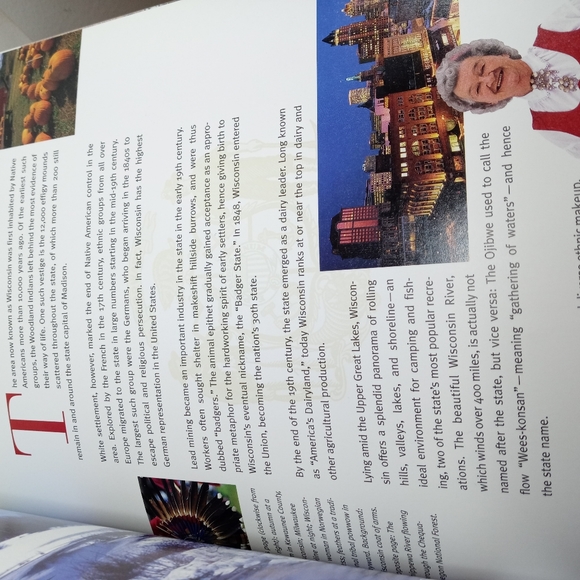 1998 Stamp Yearbook. Stamp Book. United States Postal Service Book - Picture 11 of 13